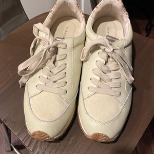 Birdies The Roadrunner in Terrain